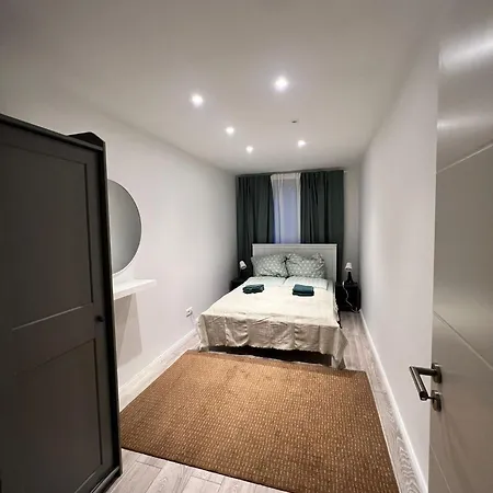 3 Friedrich Ebert Strasse *